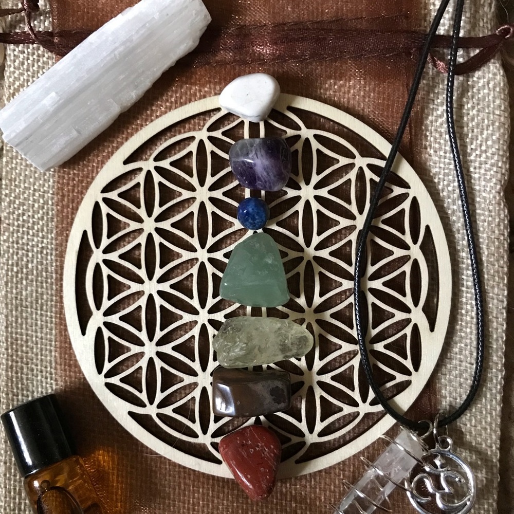 Crystal Grid Kit with Essential Oil for Chakra Balancing